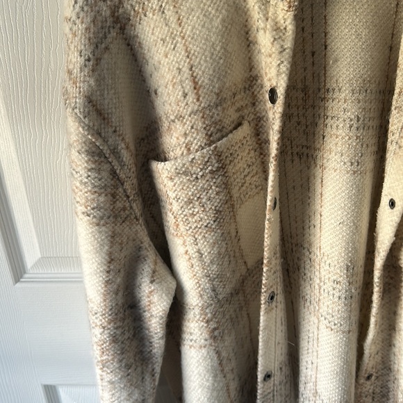 Shacket - Picture 3 of 3